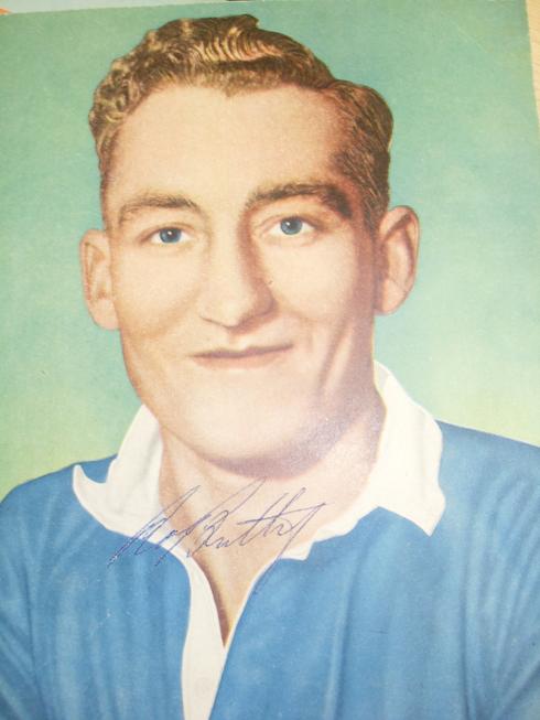 Roy Bentley Chelsea legend signed 1950&#39;s magazine page.Roy Bentley was a feted international goalscorer whose goals helped fire Chelsea to their one and ... - 1603_1